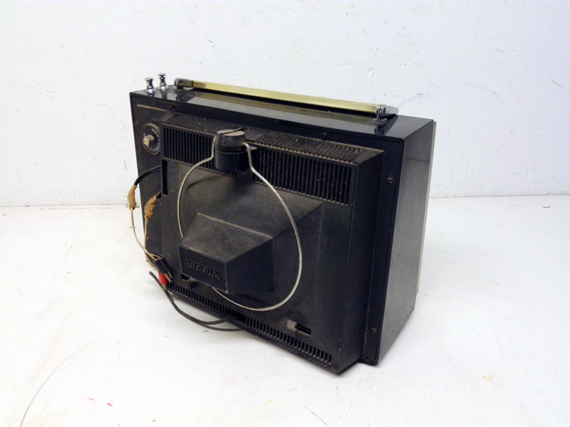 televisor byn iberia plastico metal nofunc 27-32x39x22.5 1u